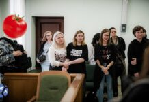 «Пытали током, чтобы выбить признательные показания». Автора Telegram-канала приговорили к 8 годам