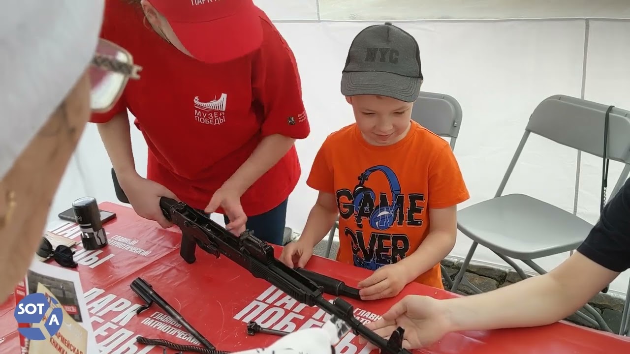 Праздник ВМФ для «юных красноармейцев» в Москве