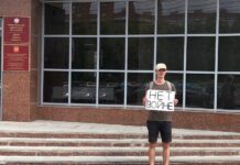 В центре Ижевска задержали пикетчика с плакатом «Нет войне»