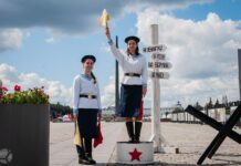 Проверка НКВДшника и красноармейский билет. В Москве прошел День ВМС