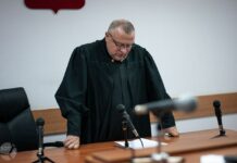 Сегодня у Алексея Навального день рождения, и проводит он его в ШИЗО