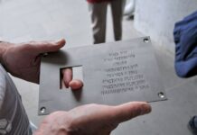 Фоторепортаж. «Цена политических репрессий — люди». Церемония установки мемориальных табличек