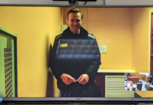 Недостоверная информация о хитрых людях в Кремле. Репортаж из суда по иску Алексея Навального о незаконной цензуре