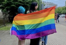 «По сути нас сравнивают с экстремистами». Как живут ЛГБТ-люди после принятия закона «о пропаганде»