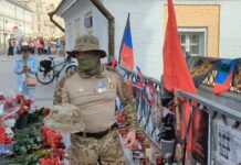 «Три дня в подвале прятался, бл@дь — заказчик Пригожина». Россияне пришли проститься с Пригожиным