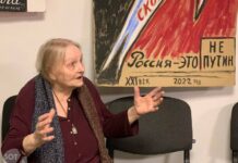 «Полная профанация судебного разбирательства». Суд отклонил жалобу на изъятие картин петербургской художницы Елены Осиповой из местного офиса «Яблока»