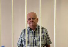 В Калининском суде Петербурга огласили материалы по делу политолога Евгения Бестужева, обвиняемого в распространении «фейков о российской армии»