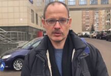 В Москве пришли с обыском к правозащитнику Владимиру Жилкину