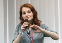 В Петербурге пришли с обыском к местной координаторке «Голоса» Полине Костылевой