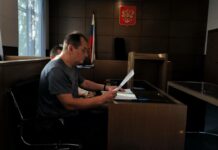 Судья Каширин отправил координатора «Голоса» Владимира Егорова на 15 суток в спецприемник по статье о неповиновении сотруднику полиции