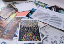 В московском «Открытом пространстве» состоялся вечер подписания открыток политзаключенным — именинникам сентября