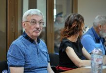 «Дай бог, чтобы у нас было больше таких граждан» — автор Конституции Владимир Лукин на заседании по делу сопредседателя «Мемориала» Олега Орлова