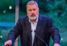 Иноагентский статус присвоили Дмитрию Муратову и комику Руслану Белому — бывшему резиденту Comedy Club