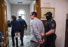 Заседание по делу «Весны» в кадрах от SOTAvision