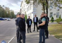 С избирательных участков в подмосковном Пушкино после фотофиксации предполагаемого вброса начали удалять журналистов