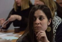 На наблюдателя Полину Баринову, зафиксировавшую вброс бюллетеней на участке №2425 в Пушкино, продолжают оказывать давление