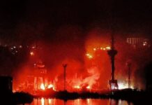 В Севастополе после ракетной атаки ВСУ горит судоремонтный завод имени Орджоникидзе