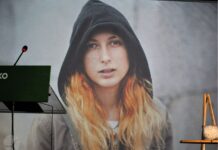 Авторская книга политзаключенной художницы Саши Скочиленко «Книга о депрессии» с рукодельной обложкой была продана за 126 000 рублей