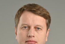 В Москве у главы Южного Бутово вынесли сейф с пистолетом и ценностями на миллион рублей