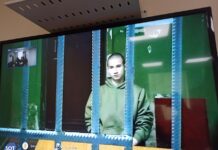 Суд в Петербурге оставил под стражей 17-летнего школьника Егора Балазейкина, обвиняемого в поджогах военкоматов