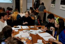 Юридический ликбез и дискуссия о ШИЗО. Как прошел вечер писем политзаключенным