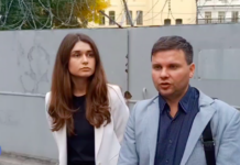 «Человек двое суток ничего не ел, но судья настаивает продолжать судебное заседание», — сторона защиты о суде над Сашей Скочиленко