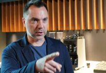 «Люди не понимают цену вопроса» — Алексей Арестович о причинах конфликтов в российской оппозиции