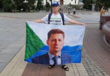 В Калининграде активистка Яна Дробноход поддержала хабаровский протест одиночным пикетом