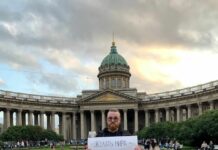 На петербуржца составили протокол о дискредитации армии за одиночный пикет