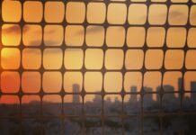 «Дочь знакомой была на этой вечеринке и сбежала, а ее подругу убили и сняли это на телефон» — режиссер из Москвы рассказала о том, как она пережила 2 первых дня войны в Израиле