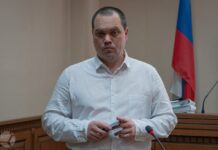 Адвокат Вадим Кобзев, у которого проходит обыск, должен был участвовать на сегодняшних заседаниях Навального в колонии