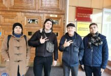 Апелляционный суд в Воронеже утвердил штраф местному жителю, испортившему плакат с призывом записаться в армию