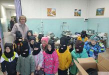 Детсадовцы из Бурятии сплели маскировочные сети и померили балаклавы для военнослужащих в зоне «СВО»