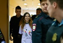 Друга Саши Скочиленко задержали за «неисполнение распоряжения судебного пристава»