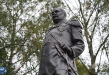 В Калининграде напротив консульства Литвы установили памятник подавившему польское восстание генерал-губернатору Муравьеву