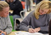 «Раздаем добро через wi-fi», — активистки Ирина и Марина о вечере писем политзаключенным