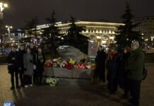 В Москве завершилась акция с возложением цветов к мемориалу памяти жертв политических репрессий