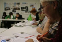 Традиционный вечер писем политзаключенным прошел в петербургском «Яблоке»