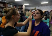 В московском пространстве «Только сами» прошел вечер, посвященный Дню политзаключенных и Хеллоуину