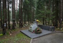 «Место не должно быть пустым». Петербургский Мемориал рассказал о памятнике, который все время пропадает