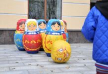 Решающая схватка против нацизма, метание валенок, веселые танцы и «Жириновский навсегда» — «День народного единства» в партии ЛДПР