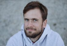 Суд отменил приговор Петру Верзилову по делу о «фейках» об армии