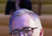 В Госдуме попросили проверить Сергея Гуриева и Сергея Алексашенко на госизмену