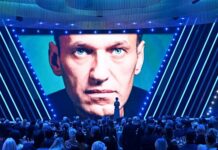 Алексея Навального наградили статуэткой журналисткой премии «Бемби»