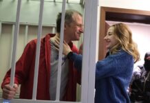 В Королевском суде под контролем спецназа продолжается допрос свидетелей обвинения по делу журналиста Романа Иванова