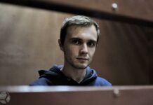 Москвича Ибрагима Оруджева, сфотографировавшего режим работы военкомата, оставили в СИЗО до 21 апреля