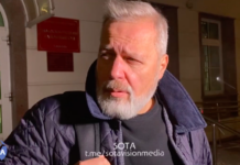 «Я держу себя в руках: мне не было предъявлено ни то, что я попал под иностранное финансирование, ни то, что я нахожусь под иностранным влиянием», — прокомментировал судебное заседание экс-главред «Новой газеты» и нобелевский лауреат Дмитрий Муратов