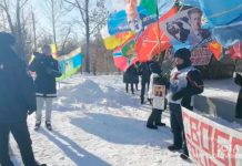 Жители Хабаровска вышли в пикеты с требованием разобраться с полицейским беспределом