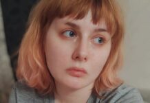 До 26 апреля оставили в СИЗО стримершу Анну Бажутову, обвиняемую в распространении «фейков» о Буче