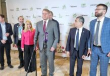 «Мы приближаемся к миллиону подписей»: в Москве проходит съезд партии «Яблоко»